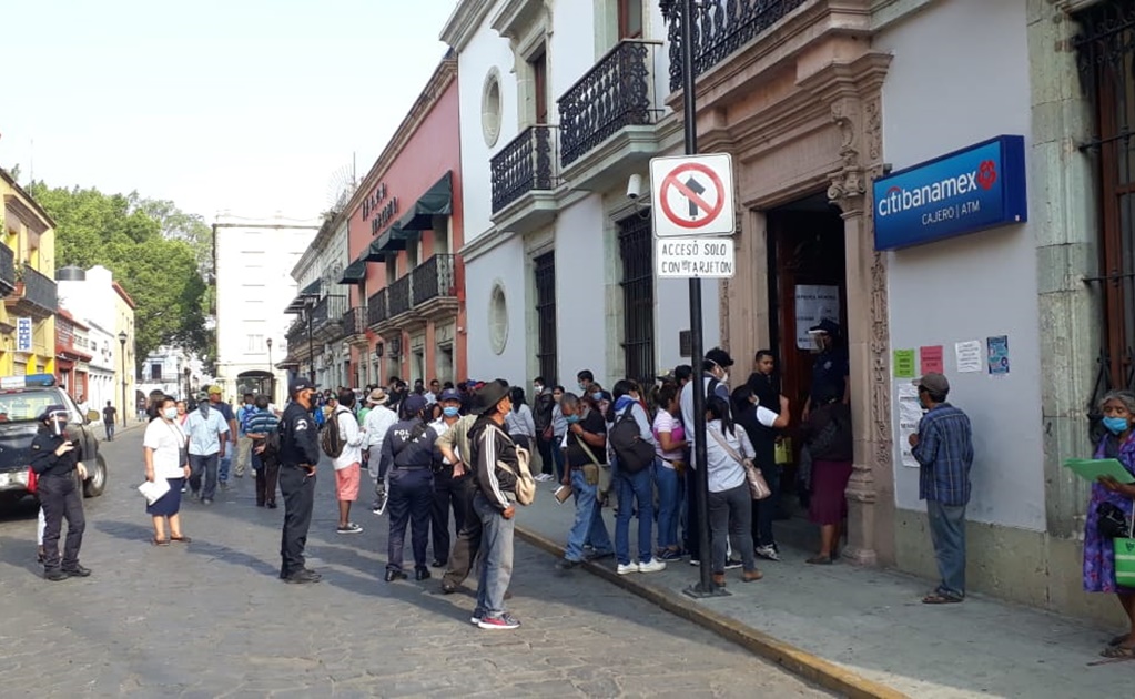 Denuncian entrega de apoyos sociales en Oaxaca sin medidas de seguridad por Covid-19
