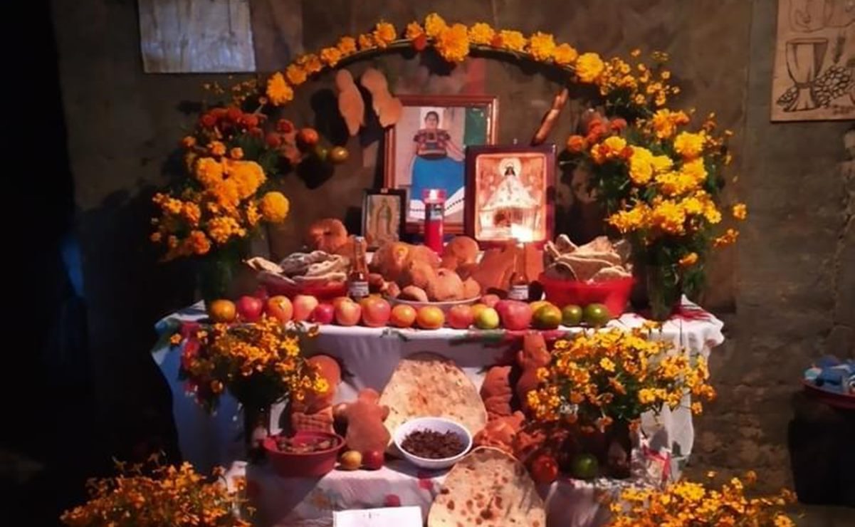 Este es el altar de Día de Muertos del pueblo chontal, en la Sierra Sur; buscan preservar su identidad