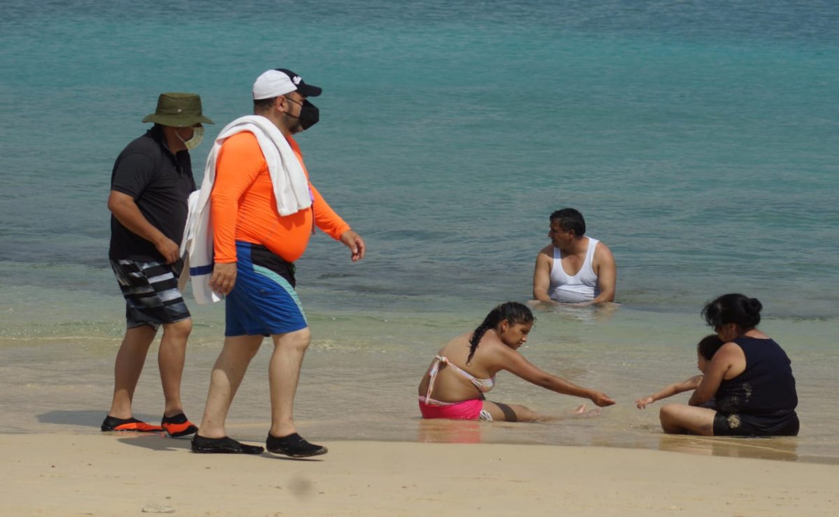 Reciben turismo playas de Oaxaca, pero uso de cubrebocas será obligatorio en Puerto Escondido hasta semáforo verde