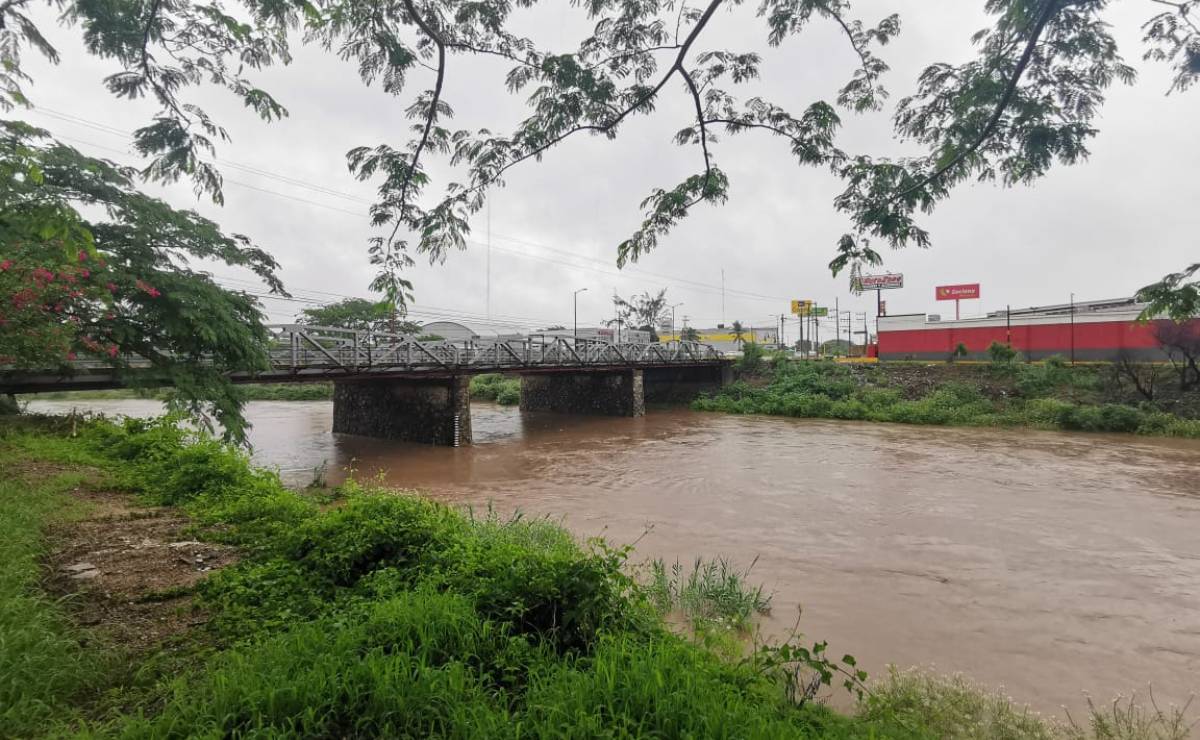 Por fuertes lluvias, se desbordan ríos y arroyos en el Istmo de Tehuantepec, Oaxaca