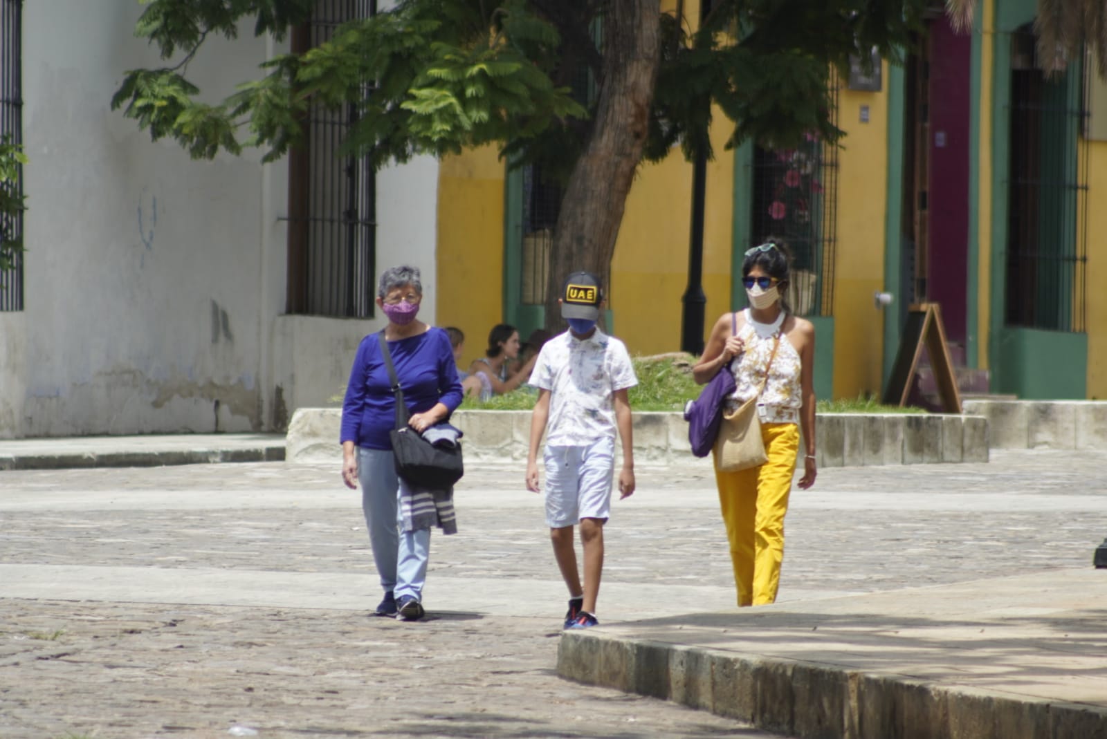 Reportan 305 nuevos casos de Covid-19 en 65 municipios de Oaxaca; hay 11 hospitales saturados
