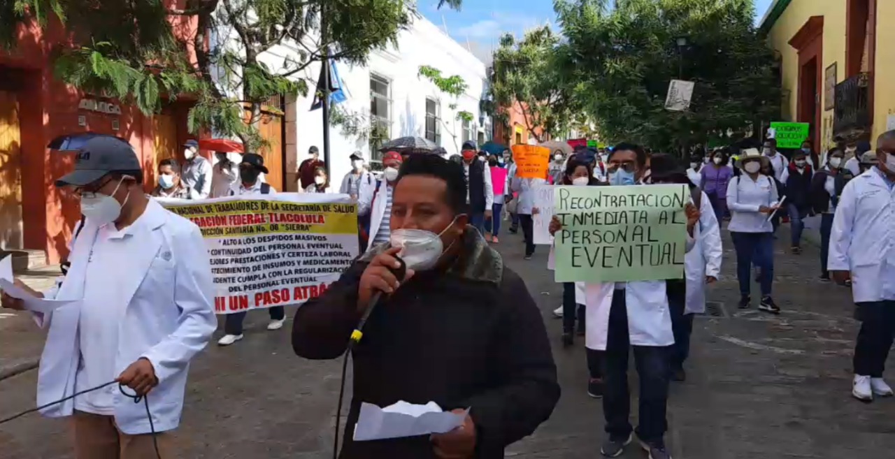 Trabajadores de Salud exigen recontratación a más de una semana de movilizaciones en Oaxaca