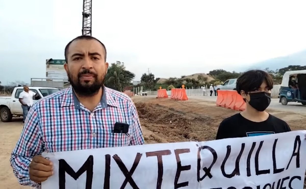 Piden elecciones extraordinarias en Mixtequilla durante visita de Obrador a Oaxaca