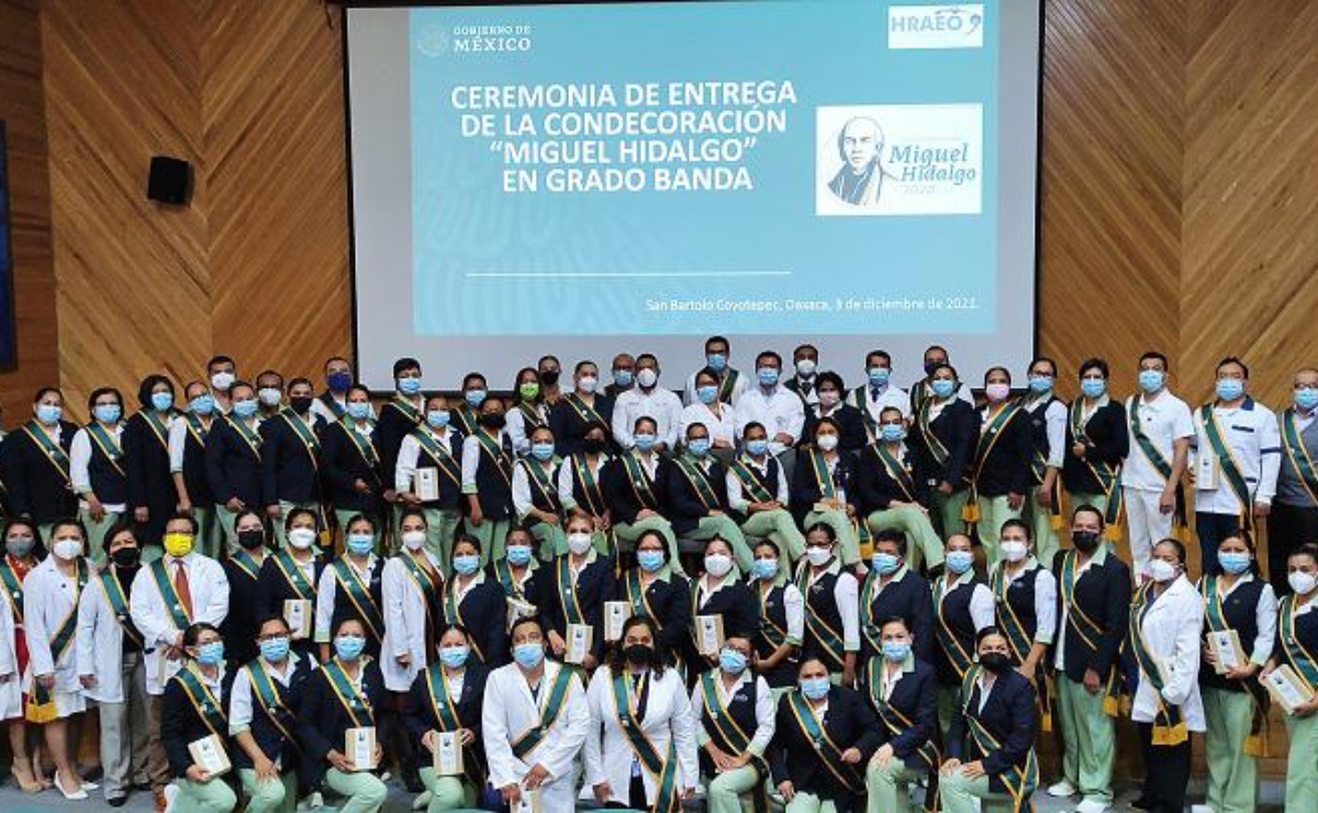 Condecoran a 156 trabajadores de la Salud de 4 hospitales de Oaxaca, por su labor contra el Covid-19