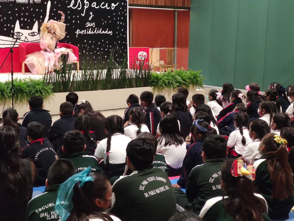 Por primera vez, artista drag queen lee cuentos a infancias en la Feria  Internacional del Libro de Oaxaca | Oaxaca