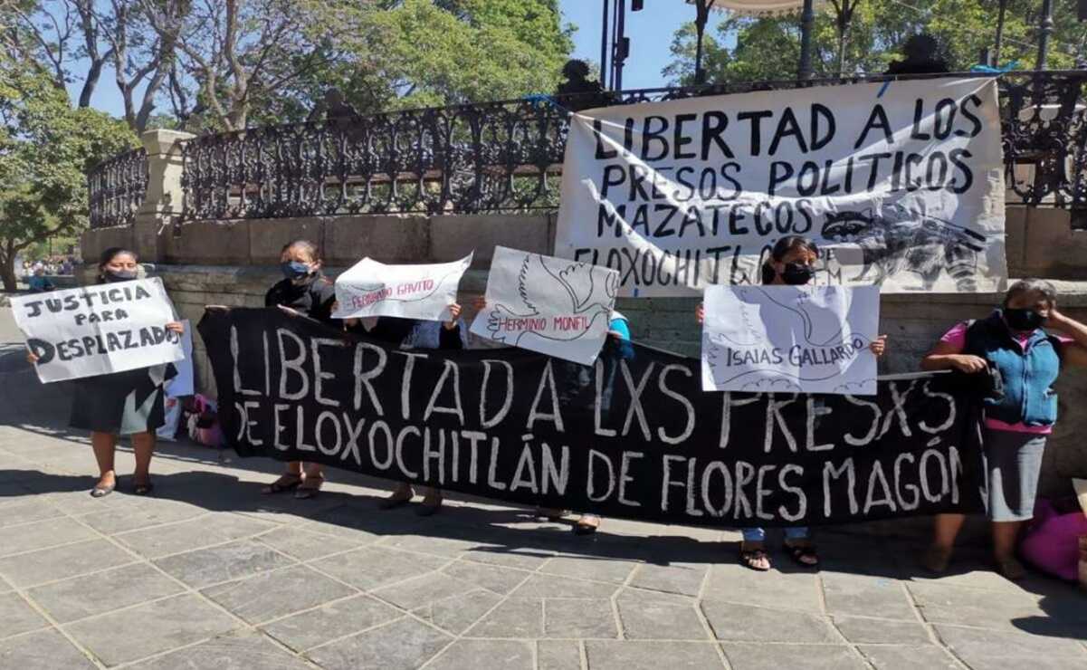 Tras nueve años en prisión preventiva, exigen liberar a 5 mazatecos de Eloxochitlán