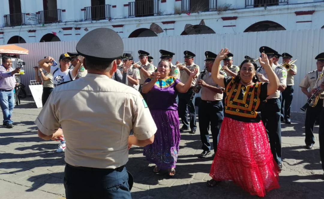 Ejército ameniza con música espacios públicos de Juchitán y Salina Cruz |  Oaxaca