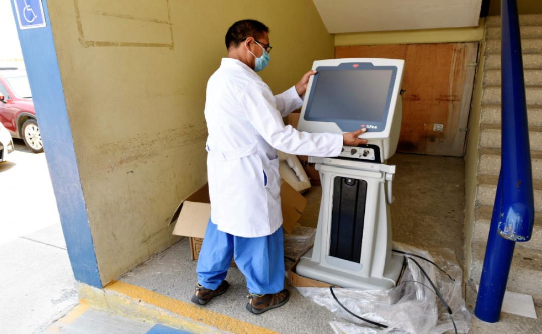 Entregan cinco ventiladores para pacientes por Covid-19 en Oaxaca; comprarán 100 equipos médicos