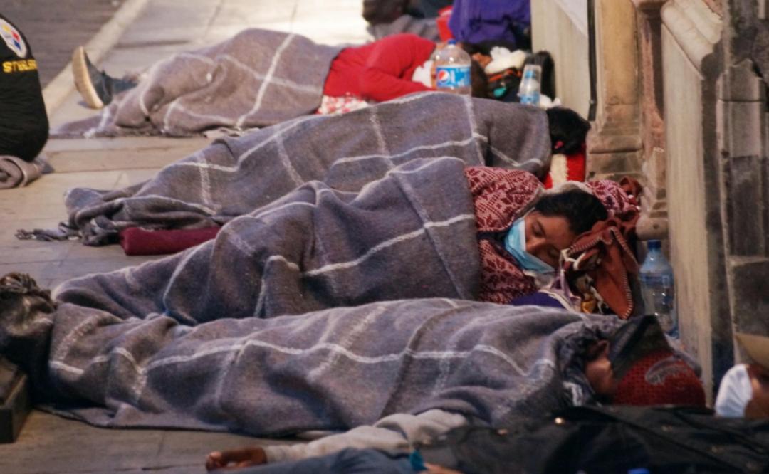En plena fase 3, cientos de campesinos duermen en calles de la capital para cobrar apoyos federales