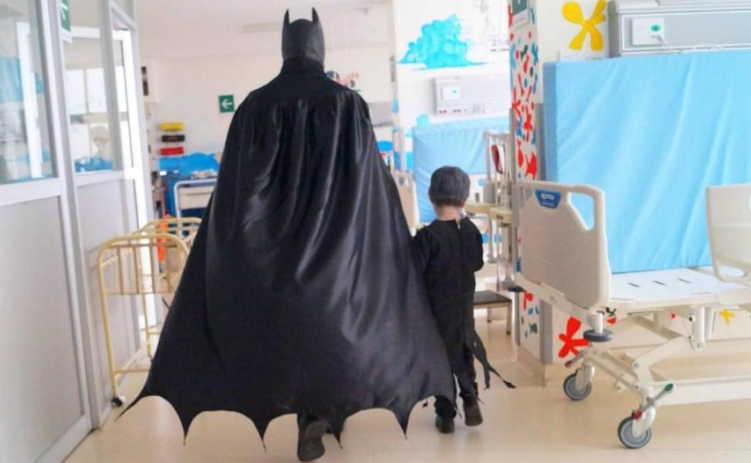El Batman oaxaqueño que cuida las ilusiones de niños hospitalizados en tiempos de pandemia