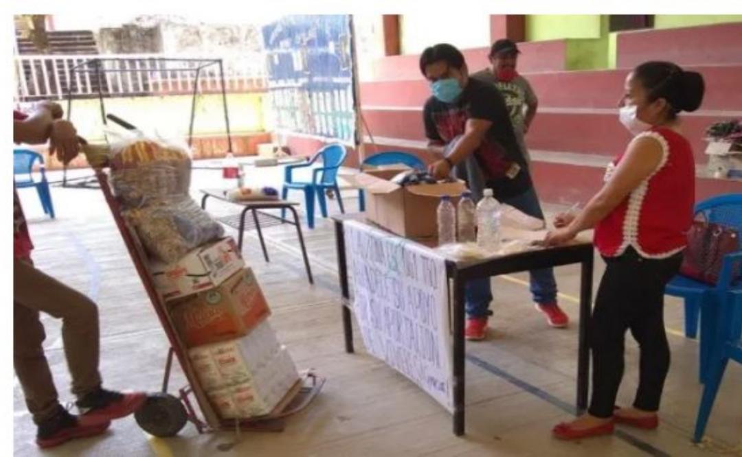 Por pandemia, maestros entregan víveres para comunidades vulnerables de la Cañada