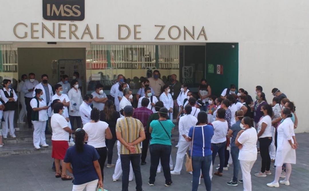 Protesta personal del IMSS en Salina Cruz; acusan falta de condiciones para atender Covid-19