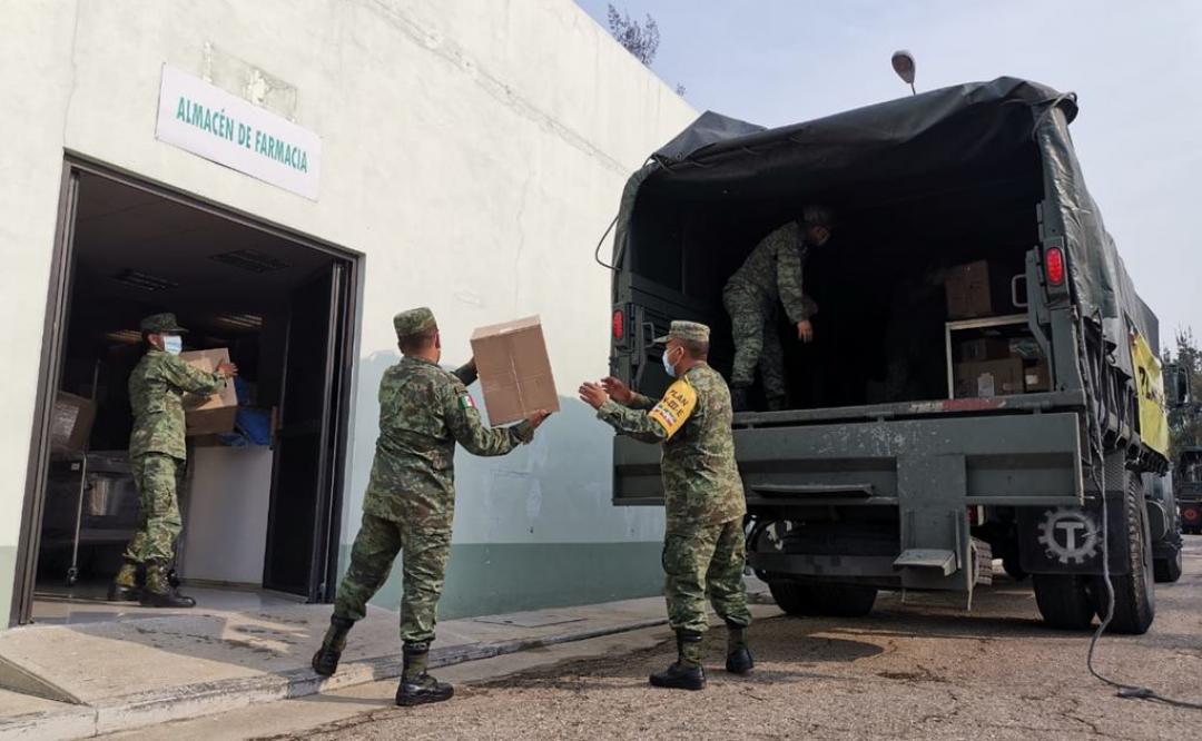 Llega a Oaxaca cargamento de insumos médicos; serán repartidos por el Ejército a hospitales