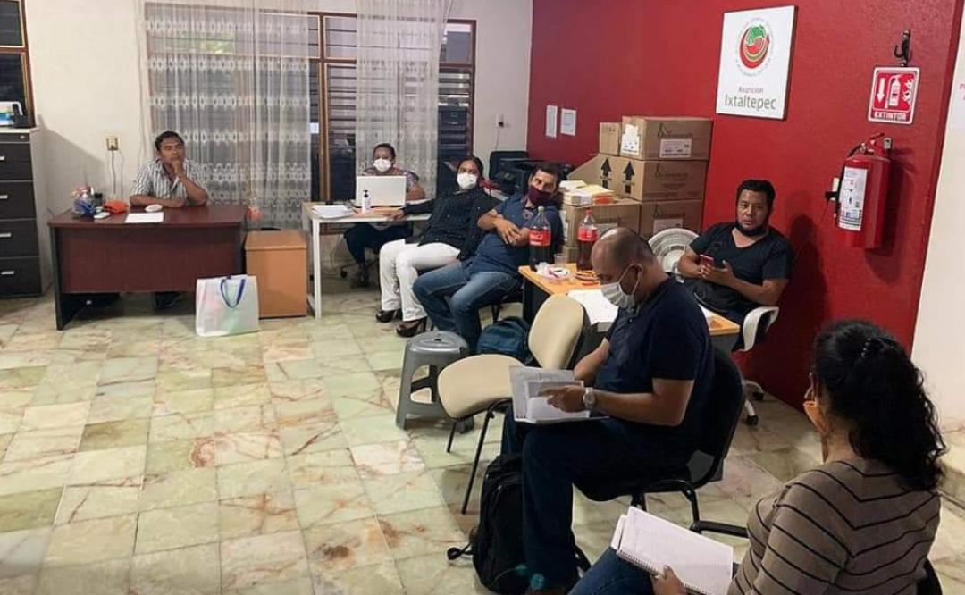 Damnificados del 7-S en Ixtaltepec denuncian a empresa que dejó inconclusas obras de vivienda