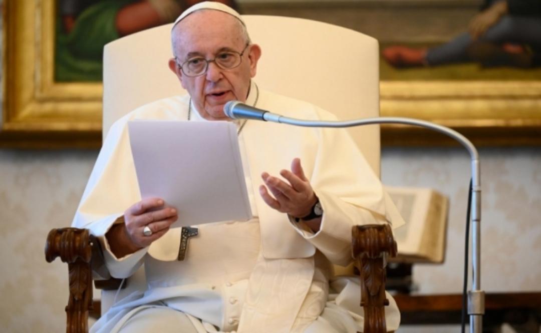 Papa reza por víctimas del sismo en México