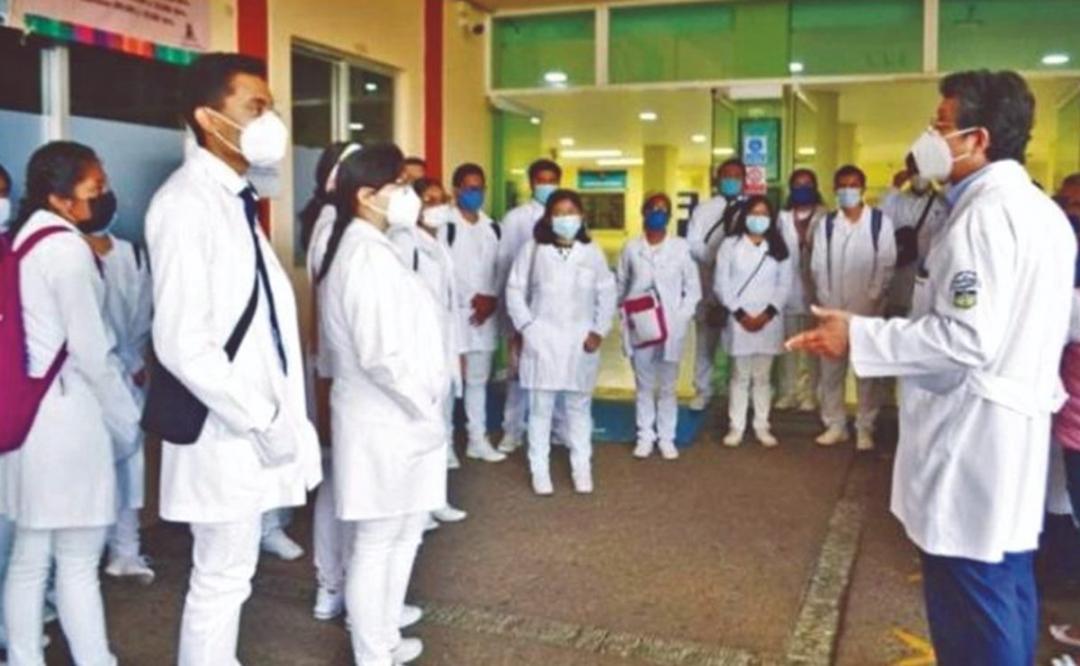 Tras irse a casa por pandemia, 53  médicos internos del Hospital Civil acusan calificaciones injustas