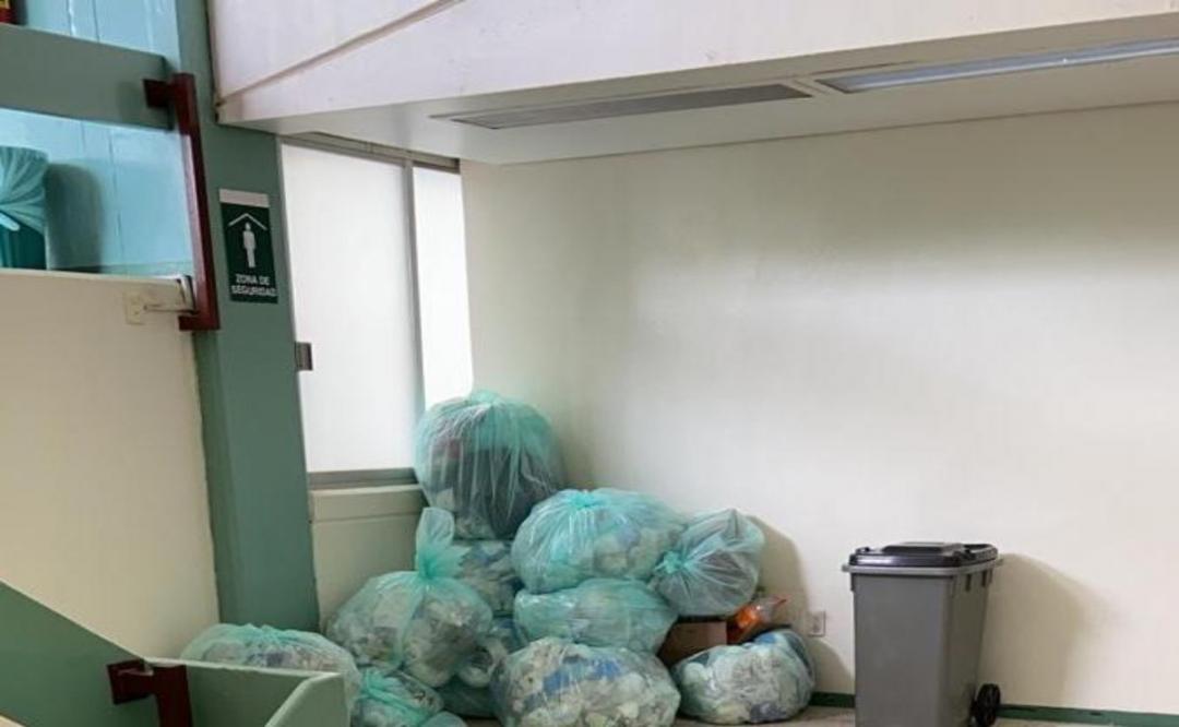 Abandonan residuos médicos en escalera de hospital en Huautla que atiende pacientes Covid