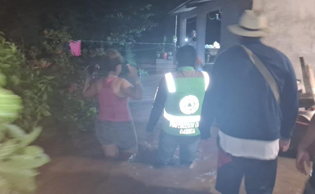 Desalojan a 120 familias por desborde de río Cazadero en Santo Domingo Ingenio