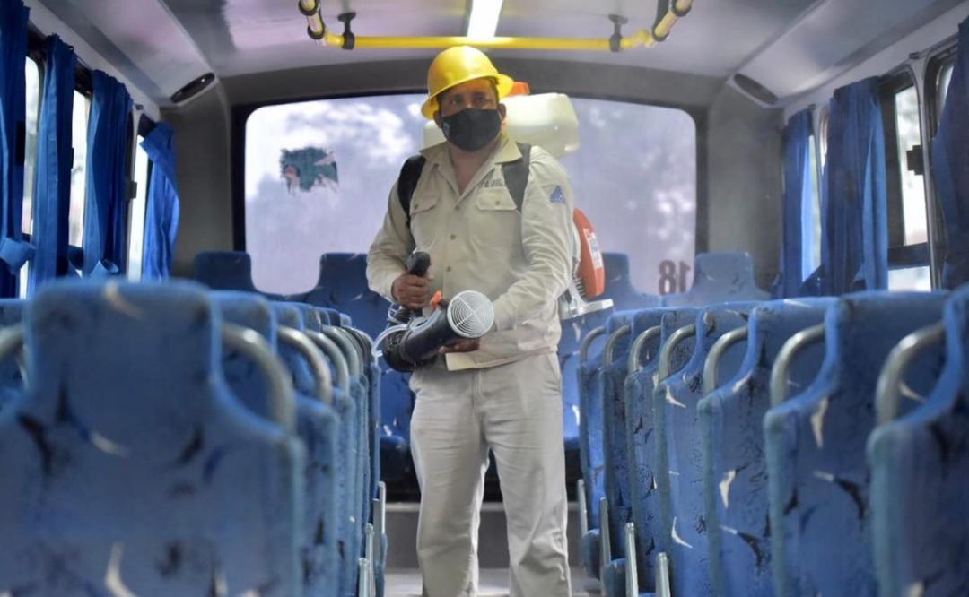 Sanitizan 300 unidades de transporte en municipios con alto nivel de contagio de Covid-19