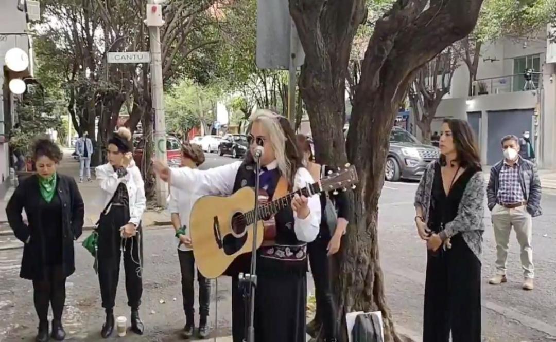 A través de música, feministas exigen justicia para Malena en la CDMX, a un año del ataque