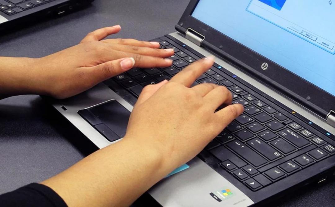 S.O.S: llaman a recolectar 600 laptops para que jóvenes puedan seguir sus clases de forma virtual