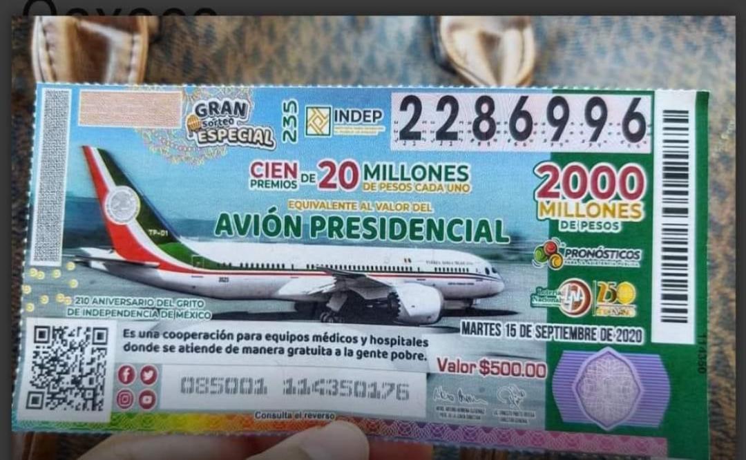 Celebran Candelaria Loxicha premio de la rifa del avión presidencial para su telesecundaria