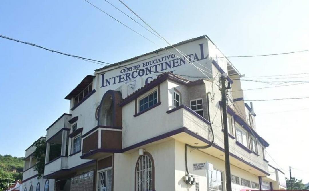 Cierran centro educativo en Salina Cruz tras denuncias por clases presenciales en pandemia