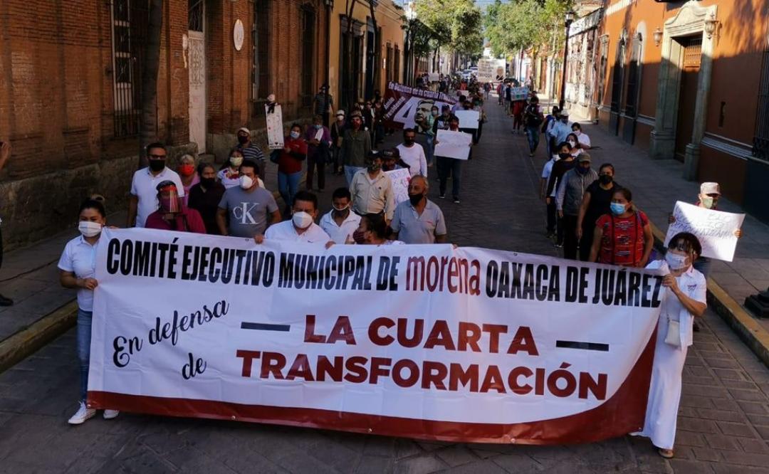 Simpatizantes de Morena realizan en Oaxaca “Marcha en Defensa de AMLO y la 4T”