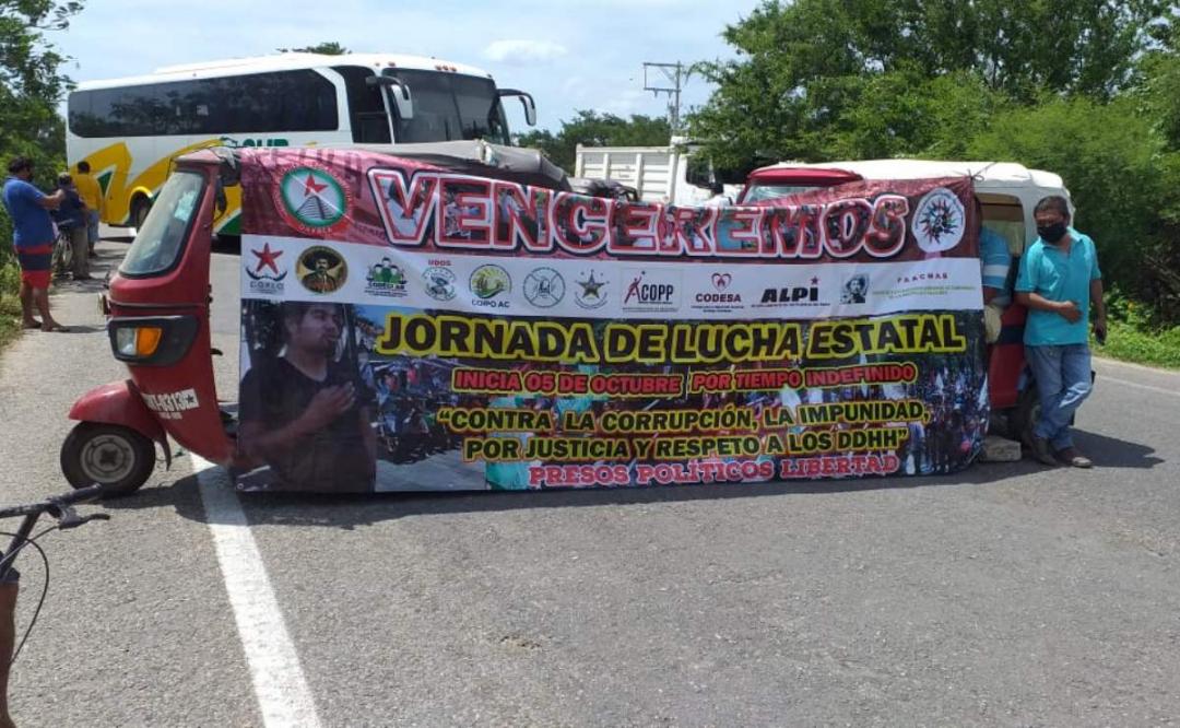 Bloquean organizaciones carretera que va del Istmo a Chiapas, exigen castigo a múltiples crímenes