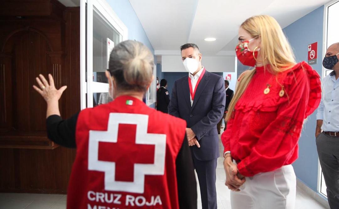Inaugura Murat remodelación de la Cruz Roja en Oaxaca, y recibe distinción por labor benefactora