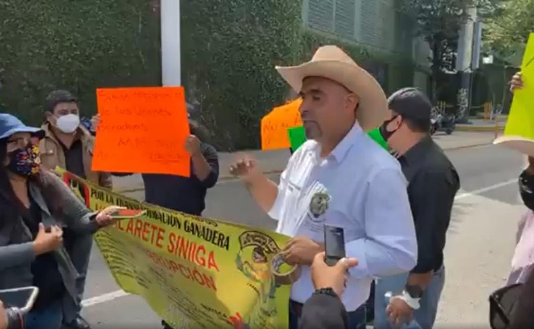 Rechazan ganaderos de Oaxaca arete Siniiga; negocio que se presta a corrupción, señalan