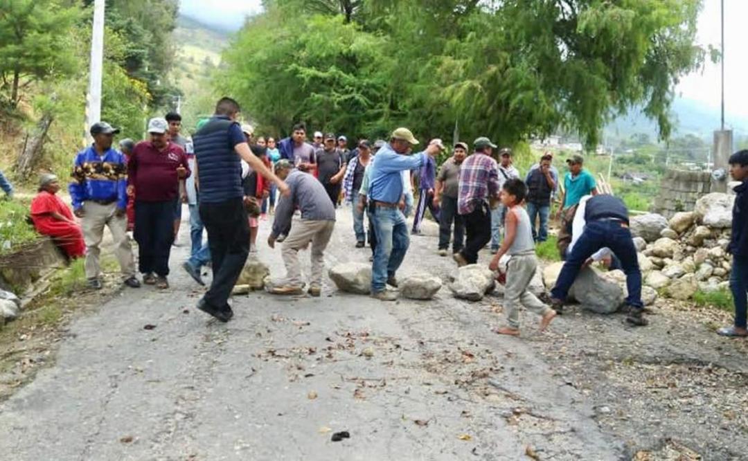 Organizaciones triquis levantan bloqueo carretero en la Mixteca, tras intervención de Segego