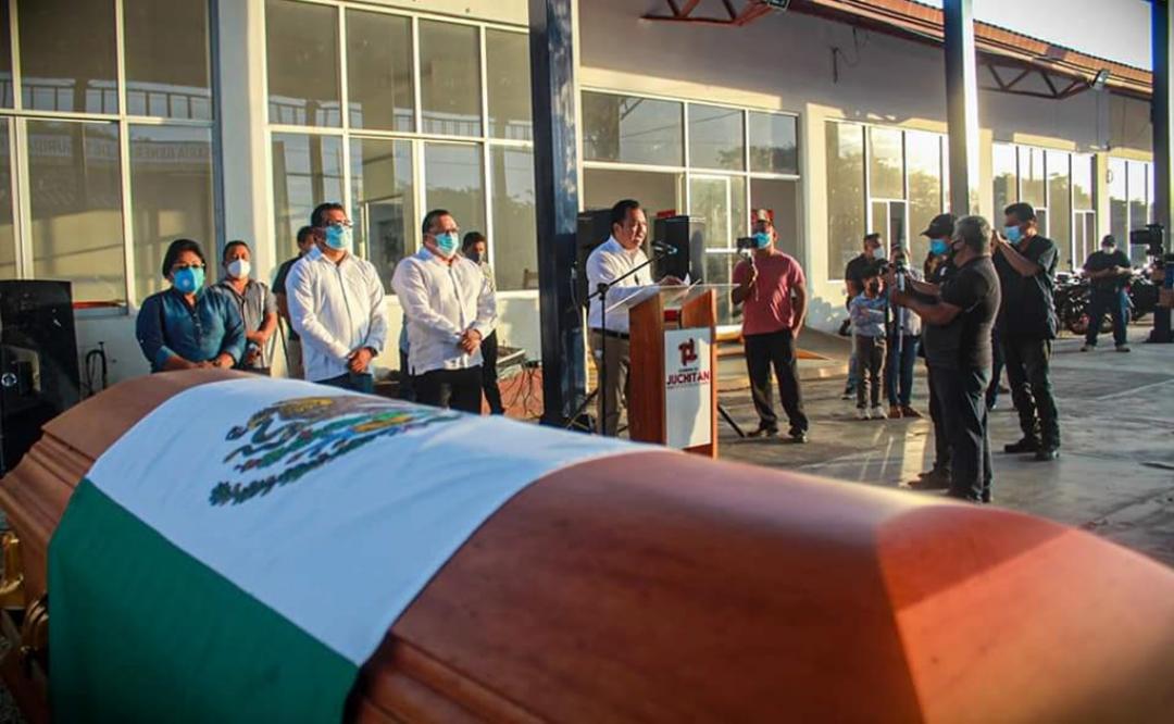 Rinden homenaje a policía abatido en persecución a asaltantes en Juchitán