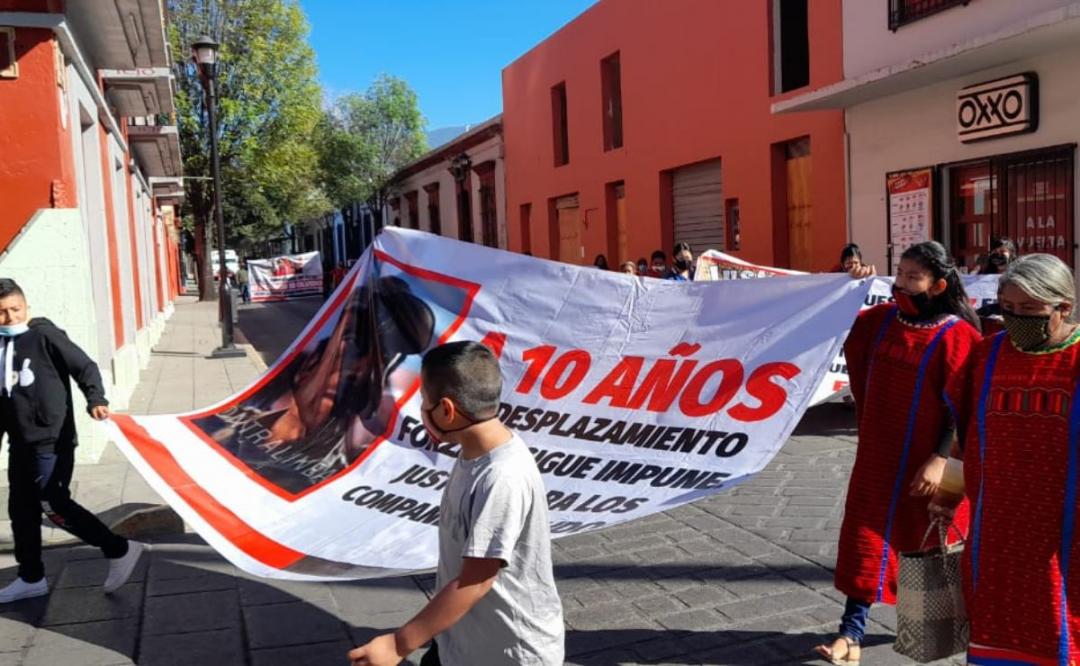 Marchan triquis de San Juan Copala para exigir justicia que les permita regresar a su comunidad
