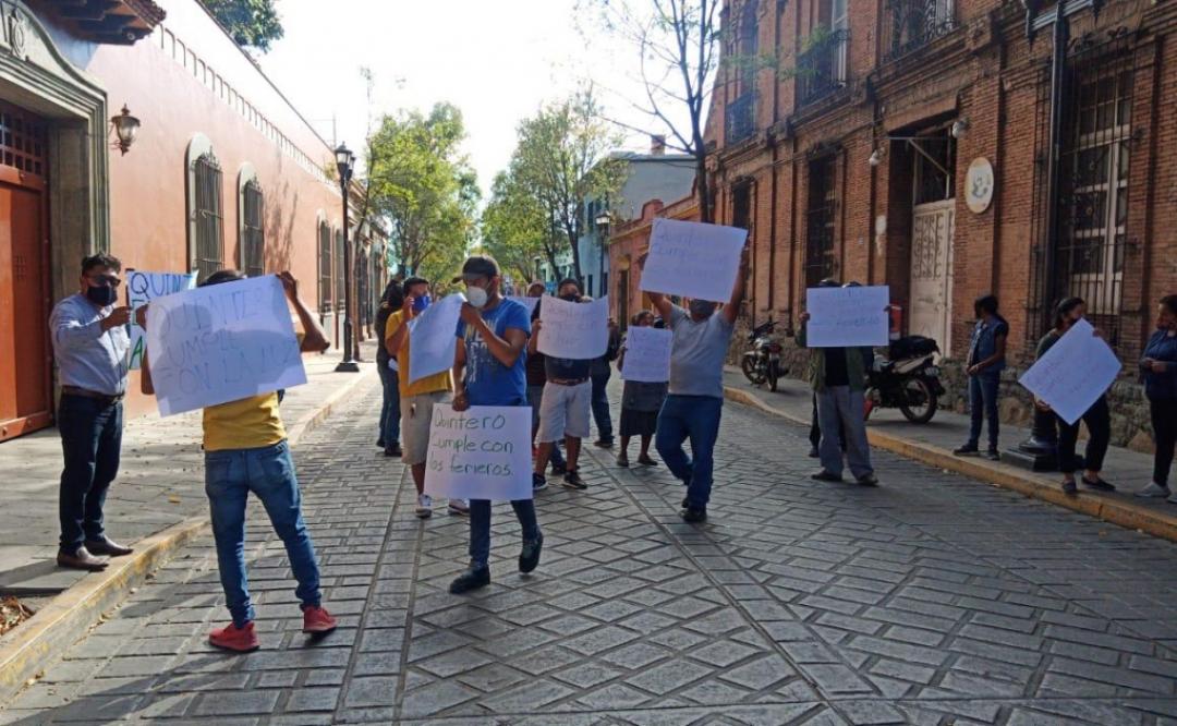 Protestan ferieros en Casa Oficial; exigen a Segego cumplir apoyos pactados por pandemia