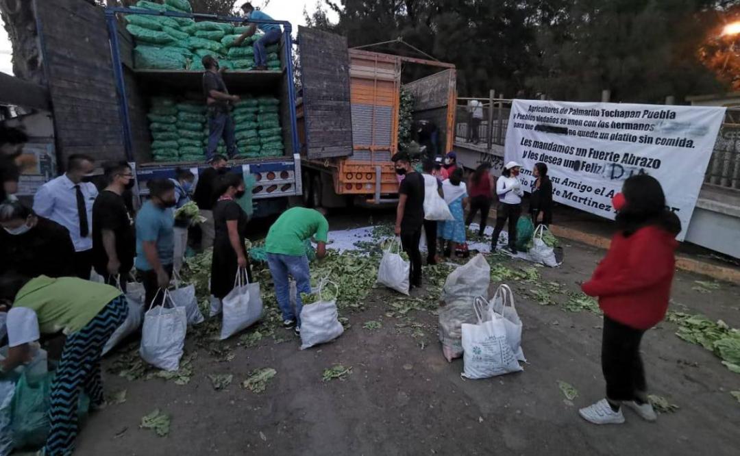 Productores poblanos se solidarizan con familias ante crisis por Covid-19 y regalan verduras frescas