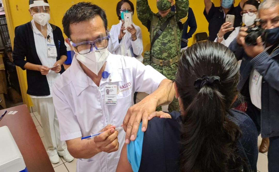 Tres enfermeras del Hospital Civil, las primeras vacunadas contra Covid-19 en Oaxaca