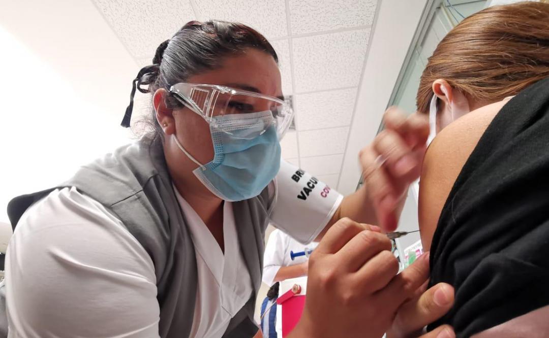 Logra Oaxaca vacunar al 100% de trabajadores de la Salud que están en la primera línea contra Covid-19