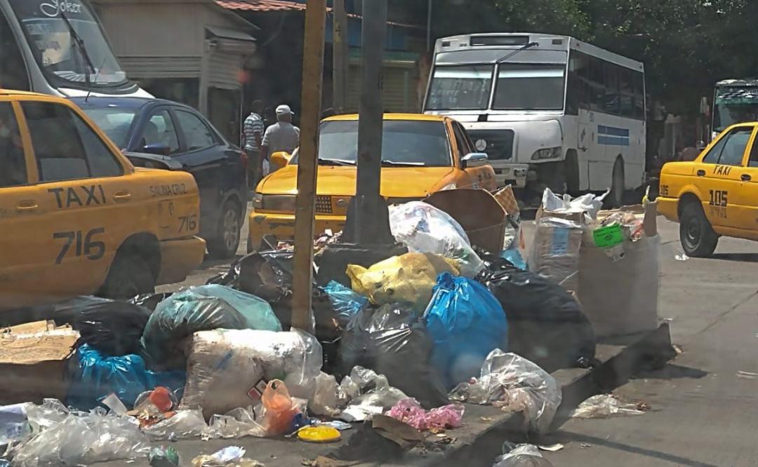 Mantiene personal de limpia de Salina Cruz paro laboral por tercer día; calles se llenan de basura