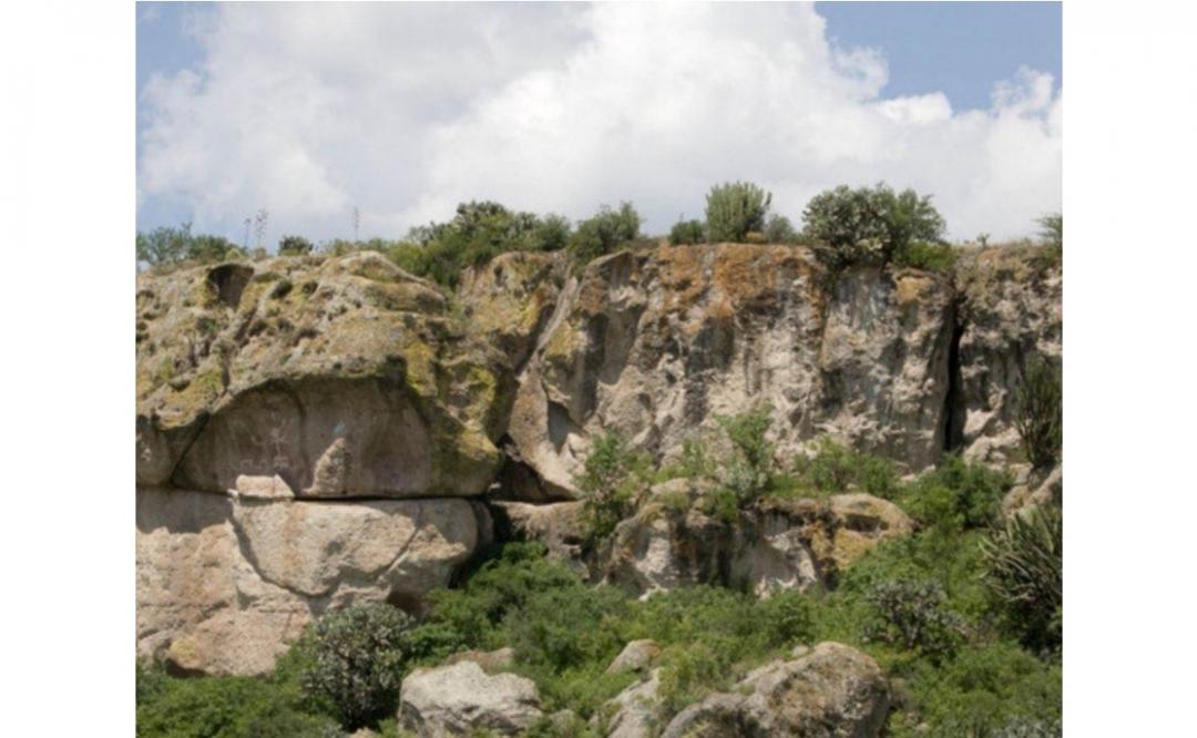 Dañan con rayones pinturas rupestres en cueva de Mitla; INAH presentará denuncia ante FGR