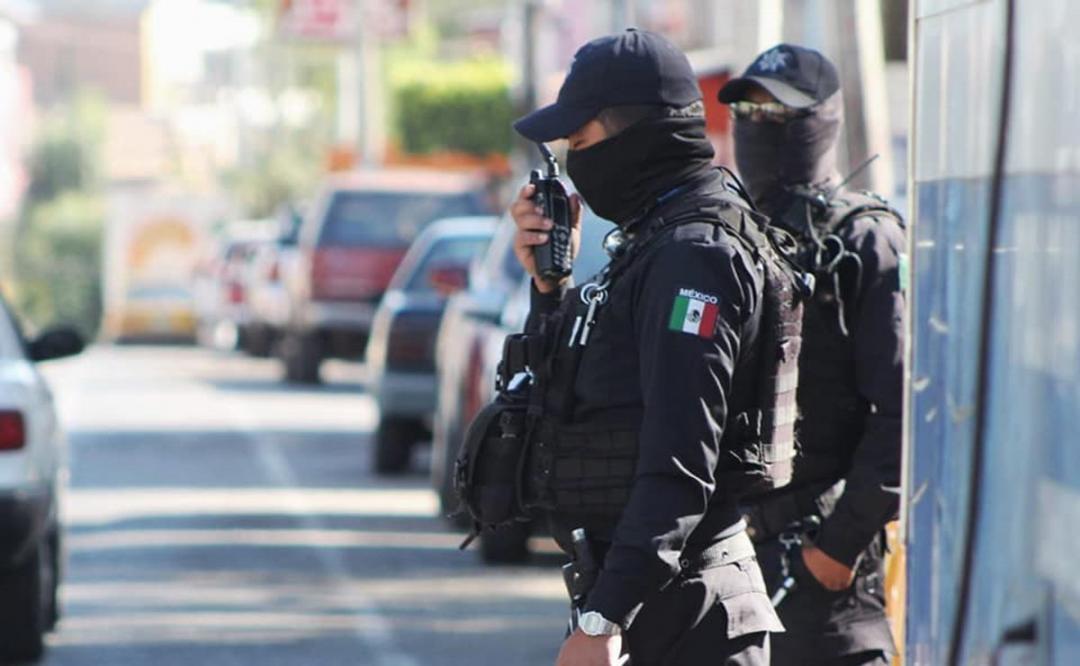 Detienen a dos policías de Oaxaca de Juárez por presunto robo con violencia a un comerciante