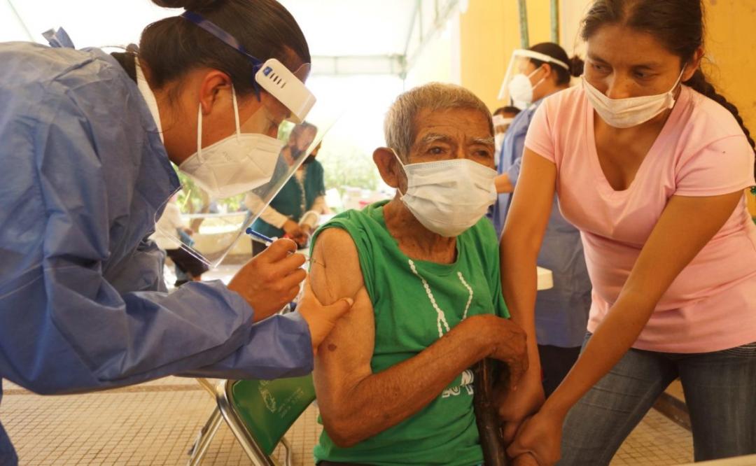 Vacunación contra Covid-19 en Oaxaca: la esperanza vence horas de espera y desorganización