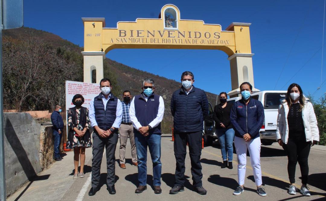 Inician programa piloto en la Sierra para que comunidades de Oaxaca supervisen recursos en Salud