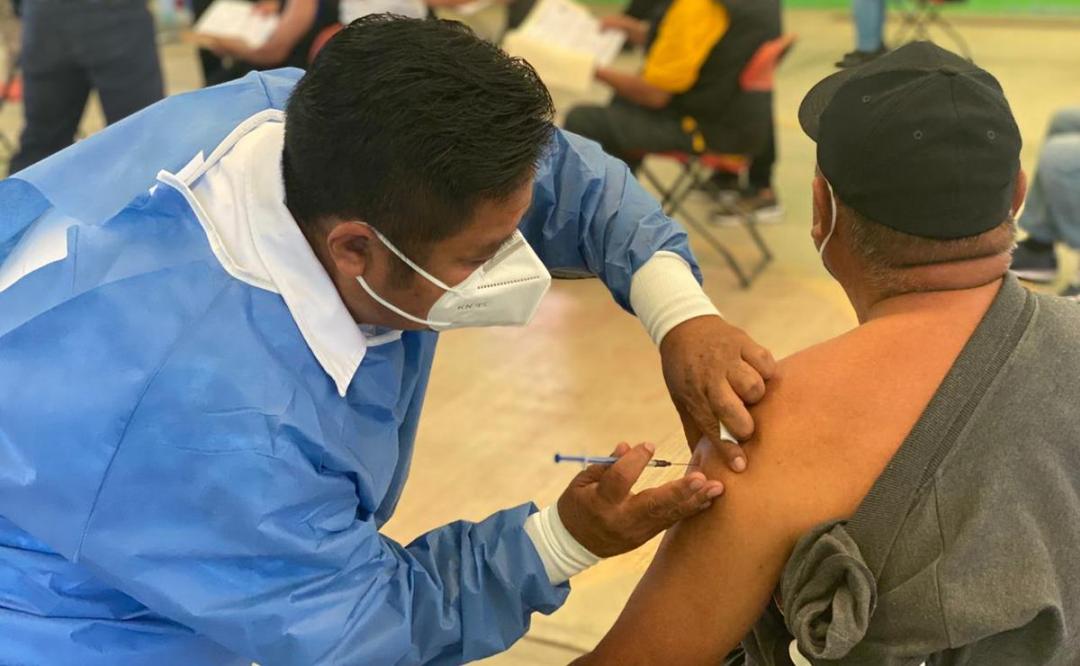 Tras protestas, arranca vacunación contra Covid-19 en municipios conurbados de la ciudad de Oaxaca