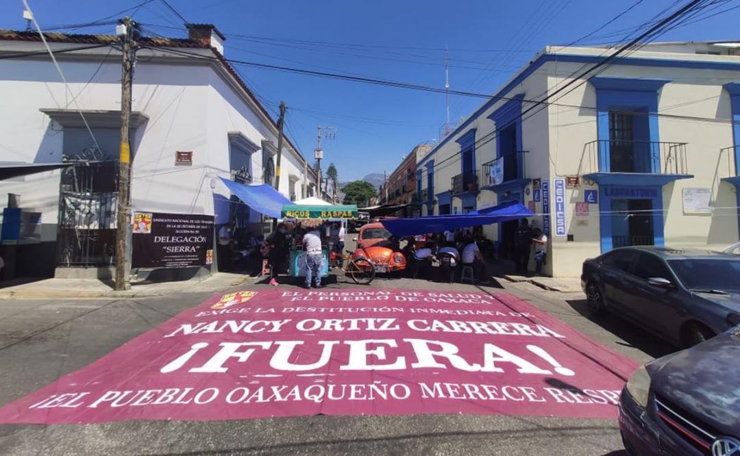 Con bloqueos y protestas en el Istmo y la capital de Oaxaca, Sección 35 exige vacunas Covid