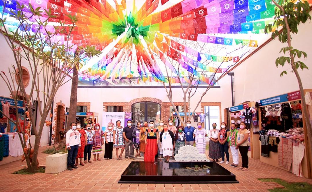 Inauguran muestra artesanal de las ocho regiones de Oaxaca con motivo del Día del Artesano