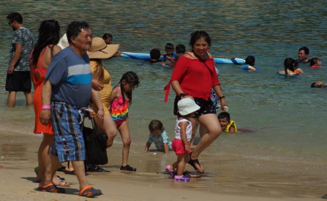 Así operan servicios turísticos en playas de Oaxaca por Semana Santa; Huatulco abre hasta el 70%