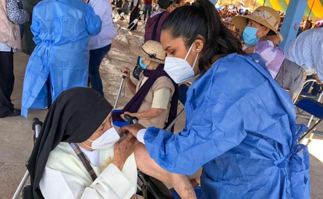 Arranca vacunación antiCovid-19 a adultos mayores de municipios de la Mixteca de Oaxaca