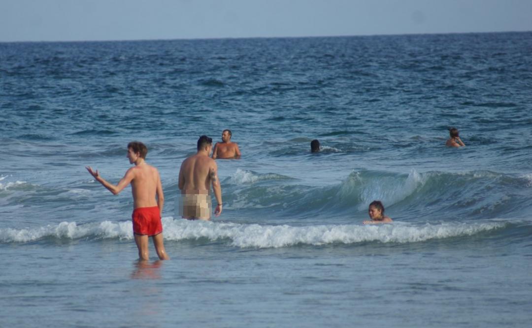Turista estadounidense muere ahogado en playa de Zipolite; fue rescatado pero no sobrevivió