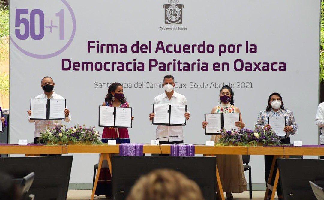 Firman Murat y Colectivo Nacional de Mujeres Acuerdo por la Democracia Paritaria en Oaxaca